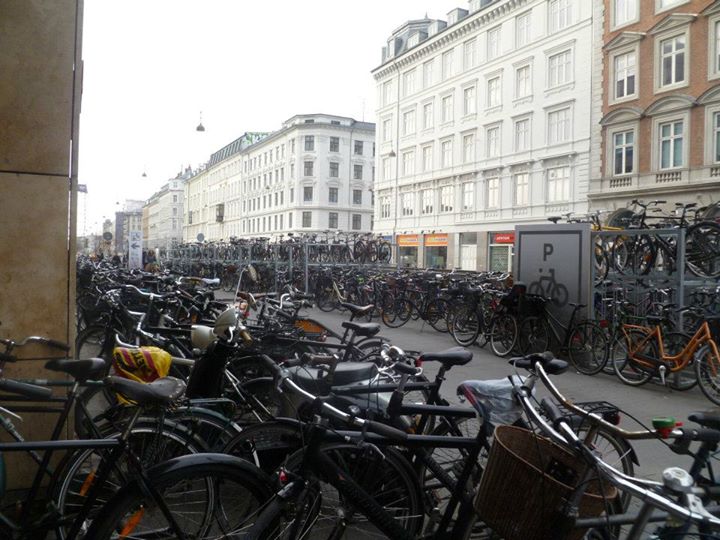 The hordes of bikes by Torvehallerne food markets.!