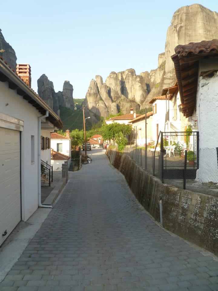 The streets of Metéora..