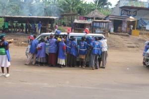 A typical sight when a matatu (bus) pulls up – never a shortage of food or drink to purchase..!